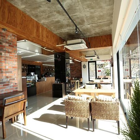 Radiance Tourist Hotel Geoje Exterior photo