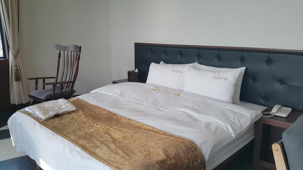 Radiance Tourist Hotel Geoje Exterior photo