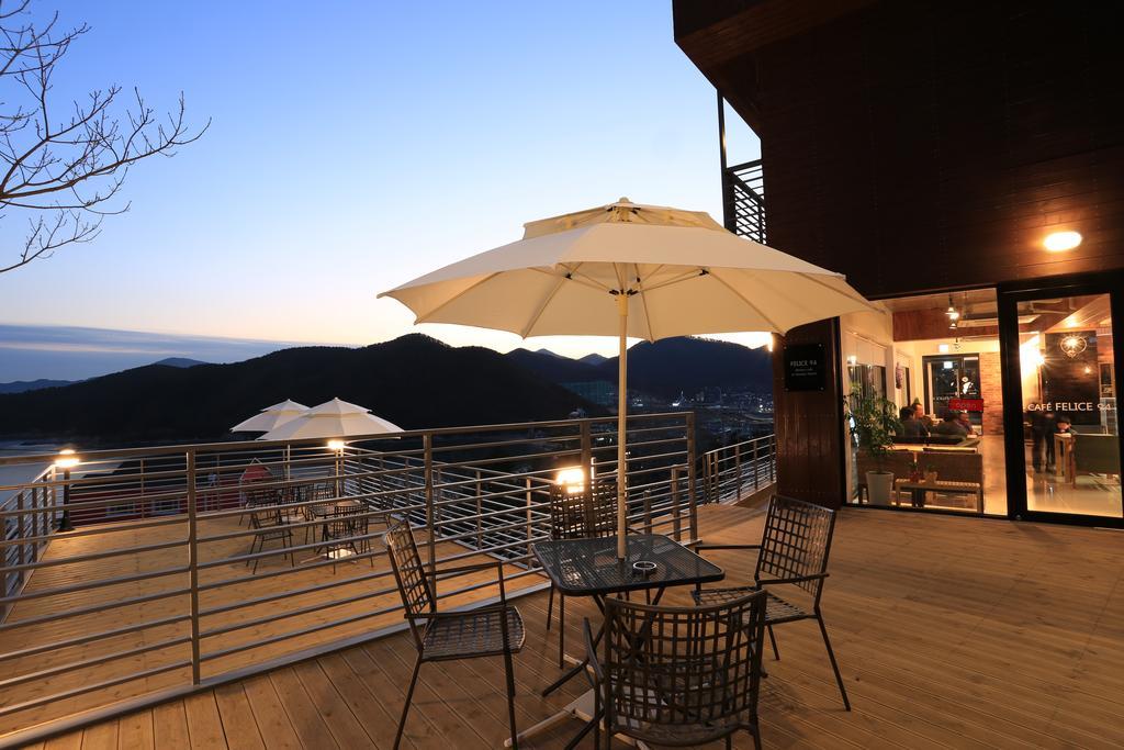 Radiance Tourist Hotel Geoje Exterior photo