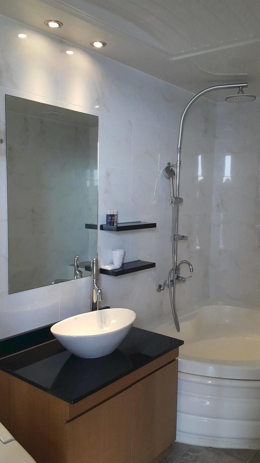 Radiance Tourist Hotel Geoje Exterior photo