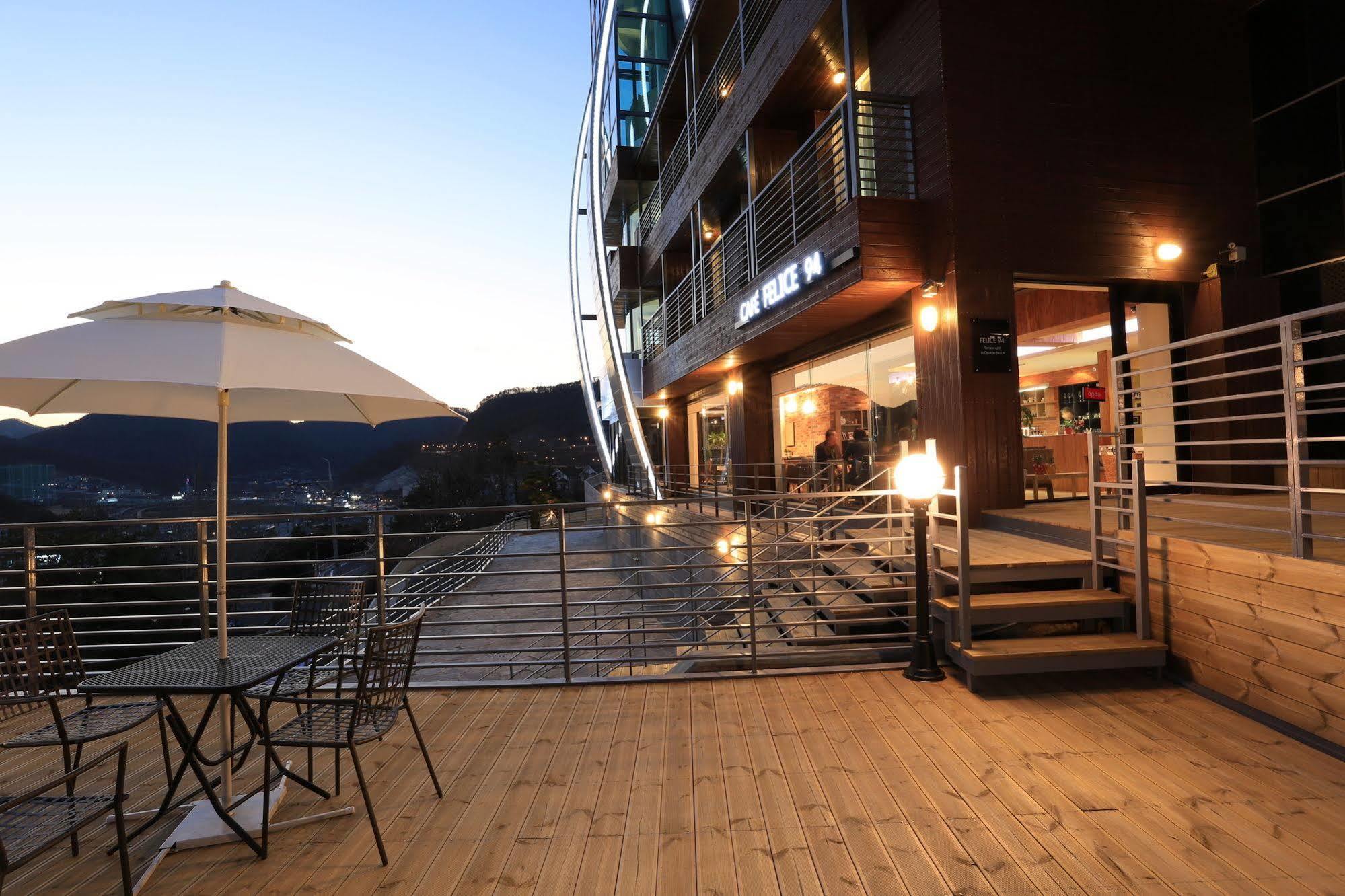 Radiance Tourist Hotel Geoje Exterior photo