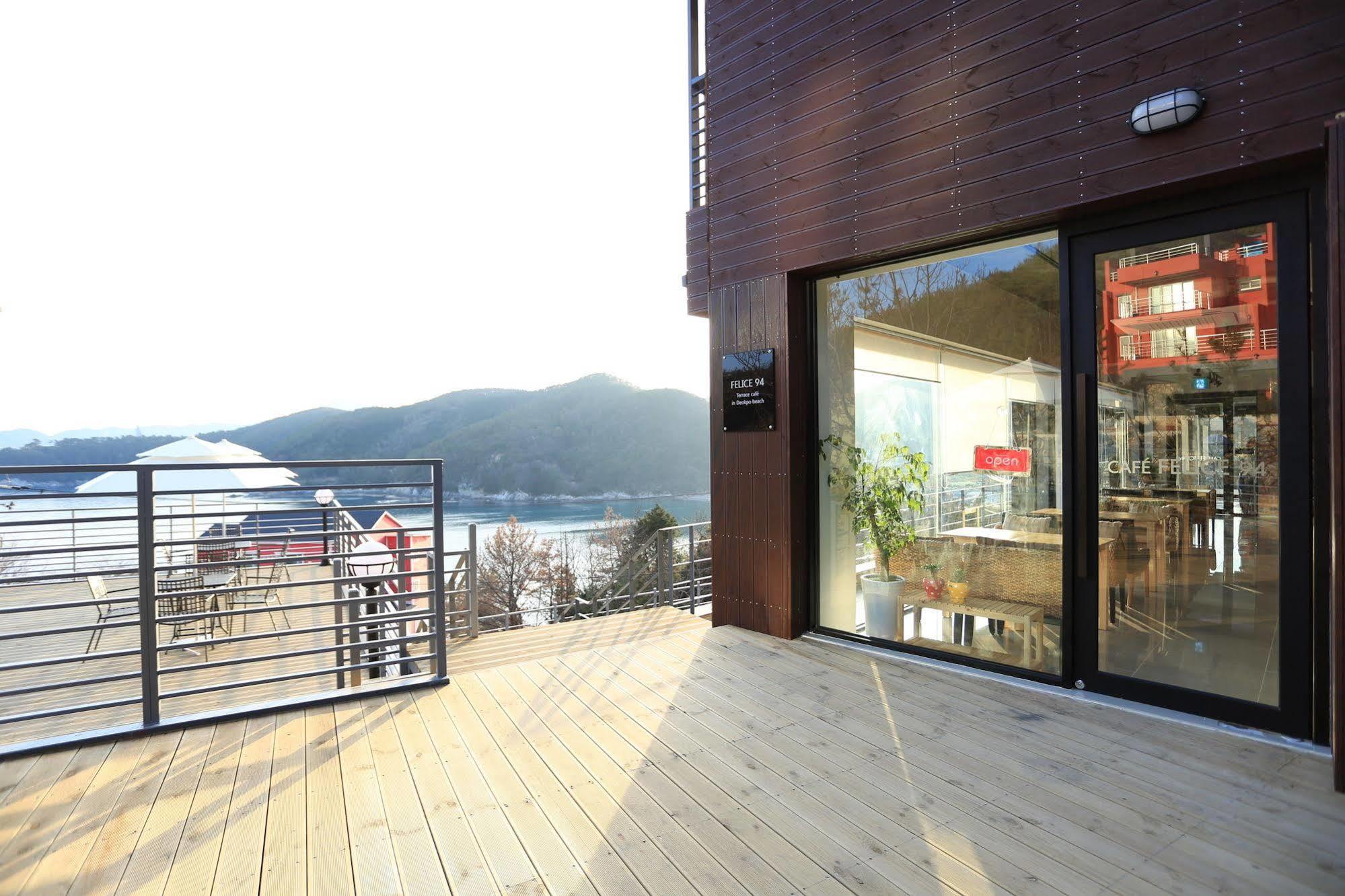 Radiance Tourist Hotel Geoje Exterior photo