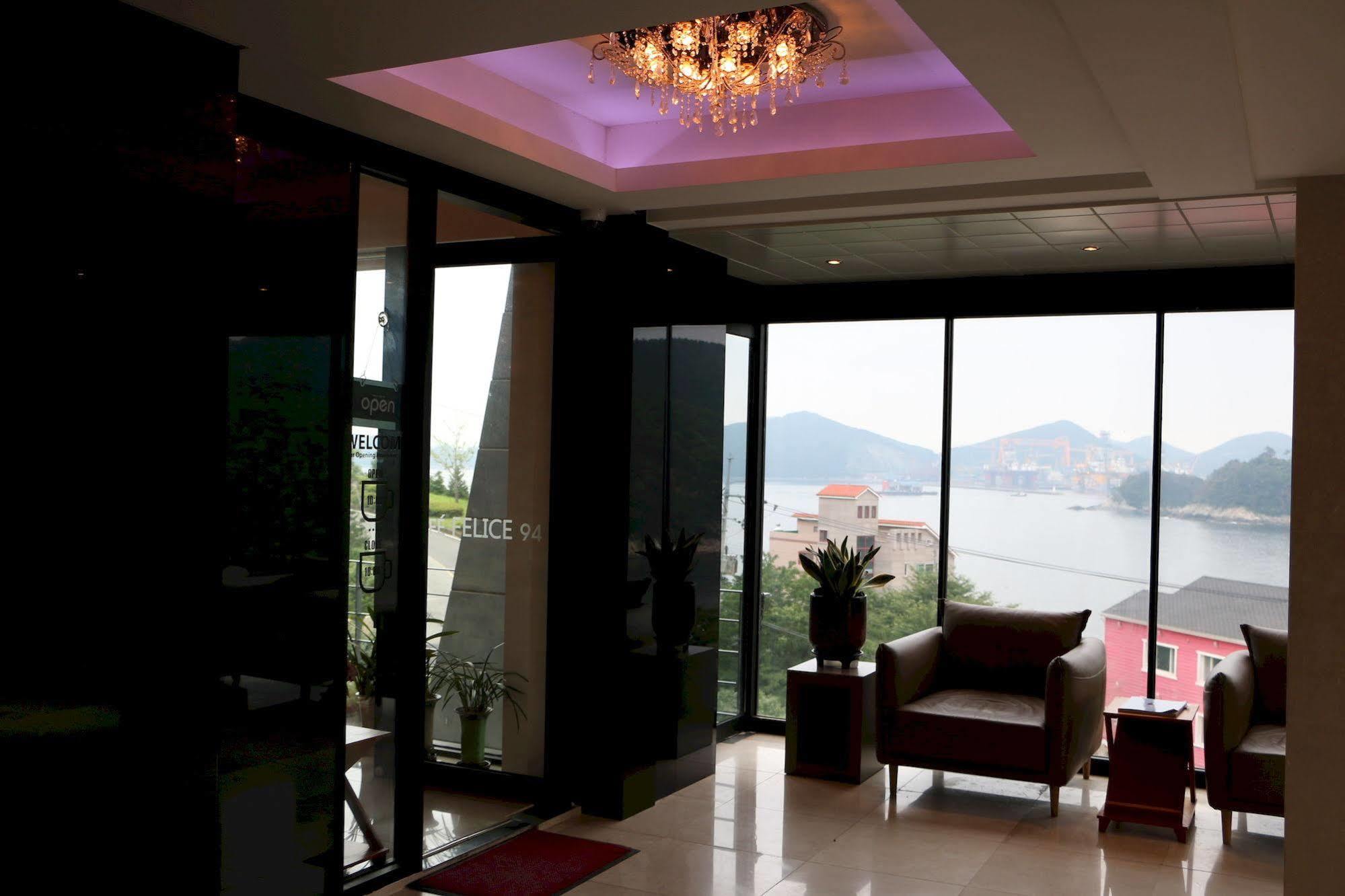 Radiance Tourist Hotel Geoje Exterior photo