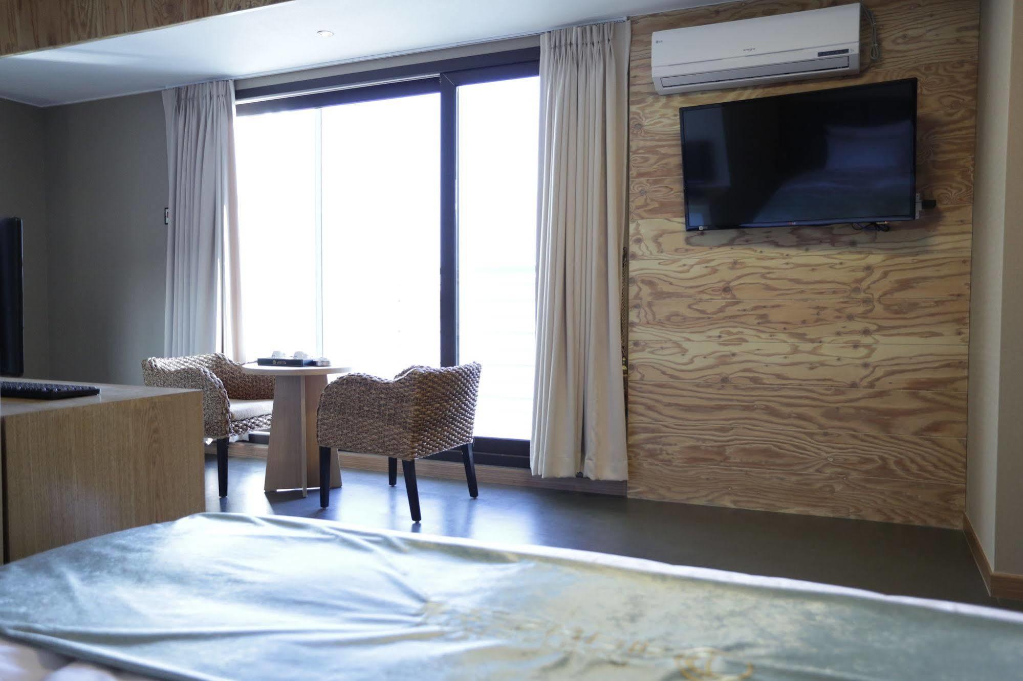 Radiance Tourist Hotel Geoje Exterior photo