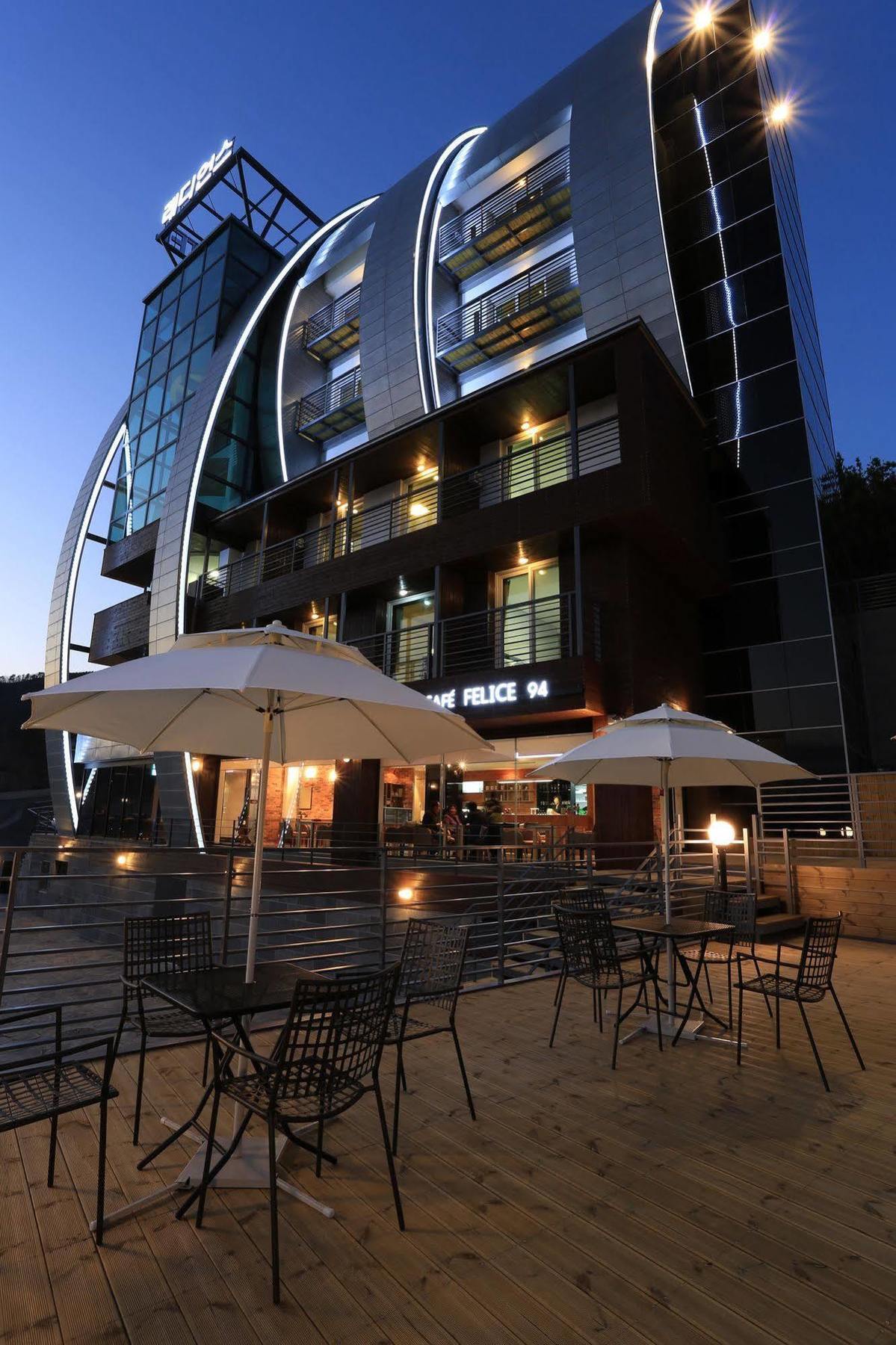 Radiance Tourist Hotel Geoje Exterior photo