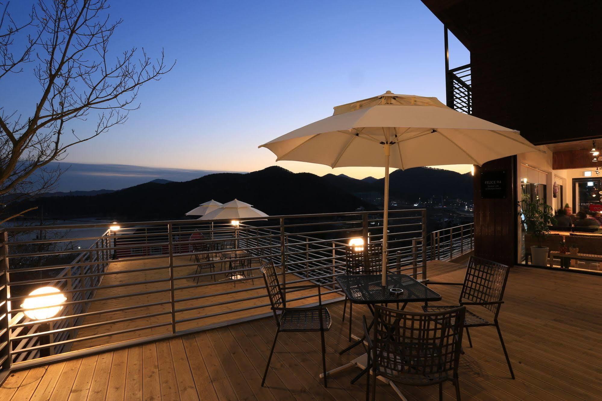 Radiance Tourist Hotel Geoje Exterior photo