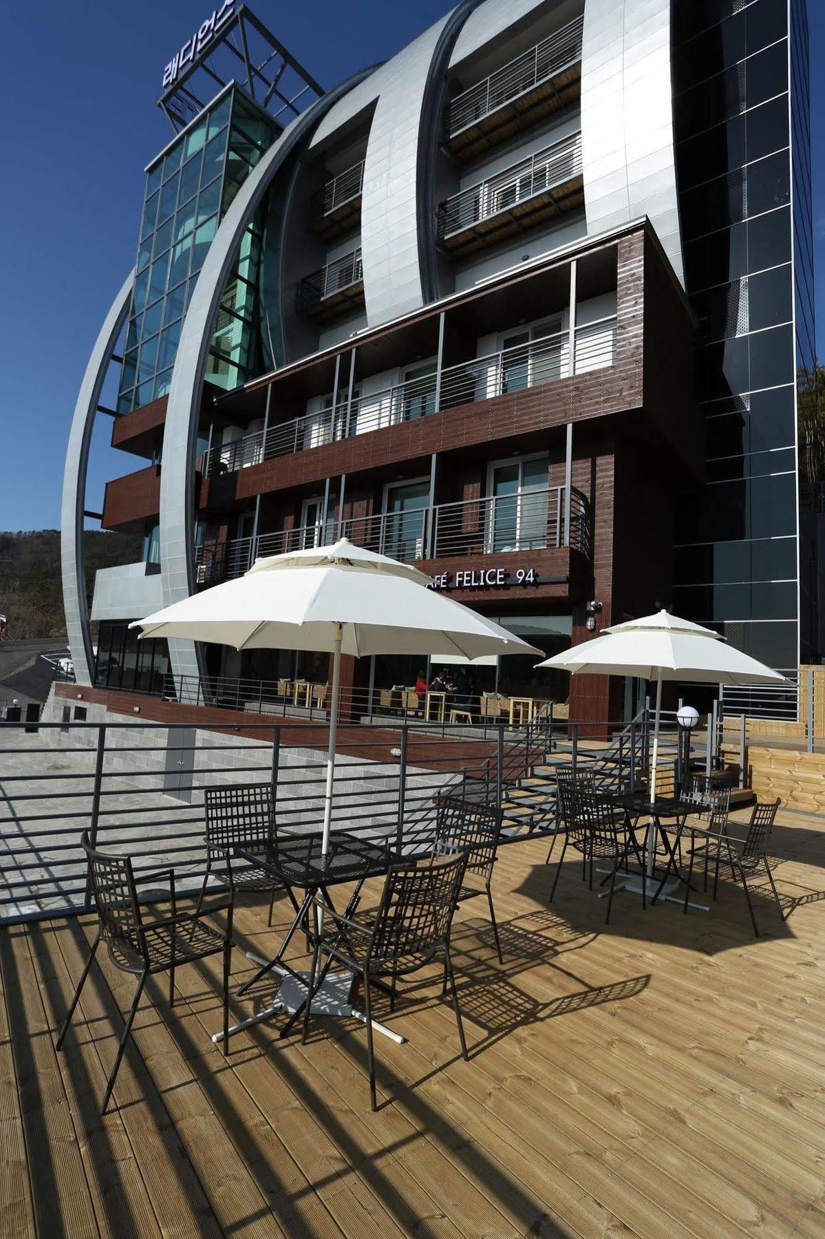 Radiance Tourist Hotel Geoje Exterior photo