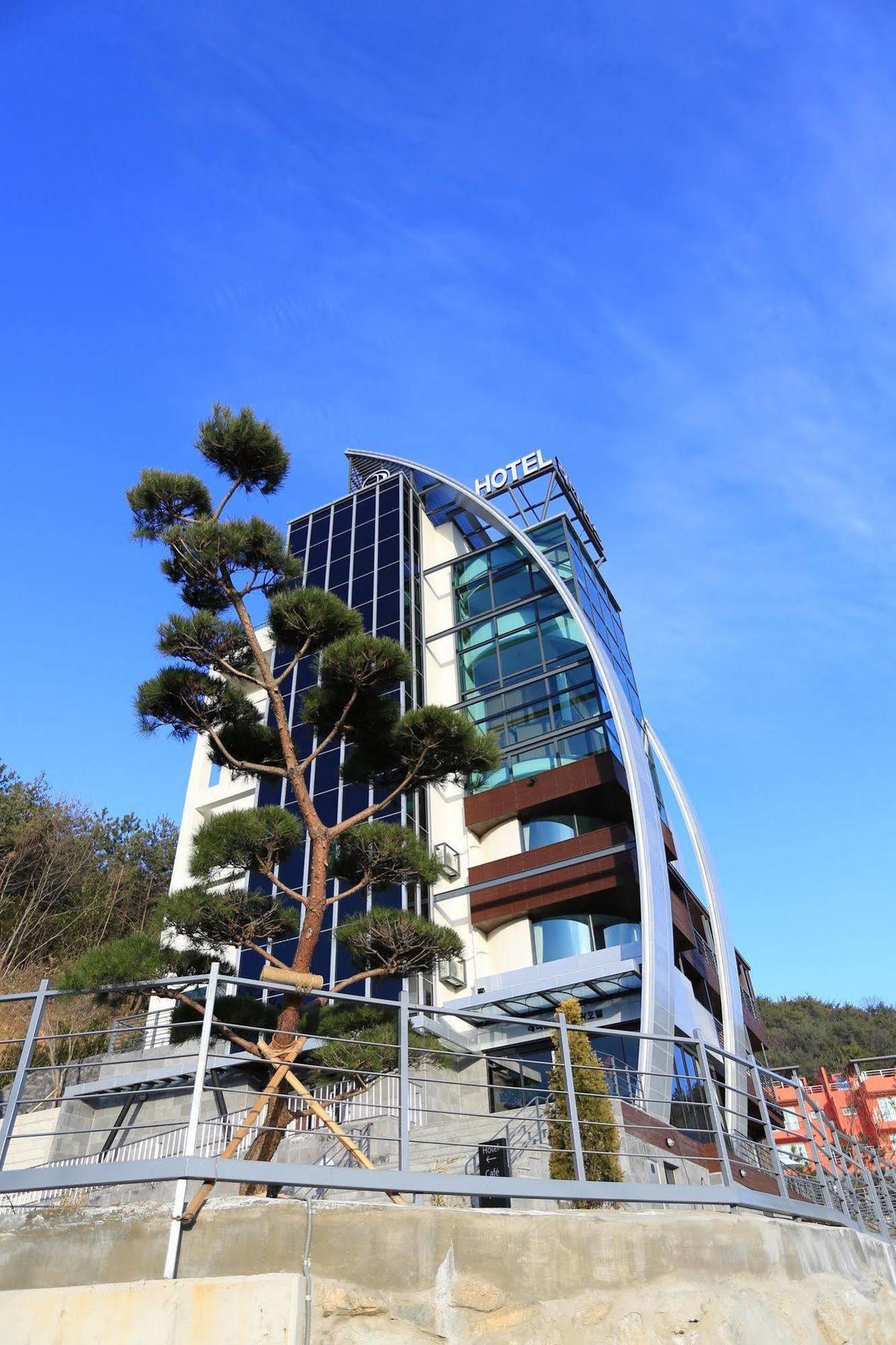 Radiance Tourist Hotel Geoje Exterior photo